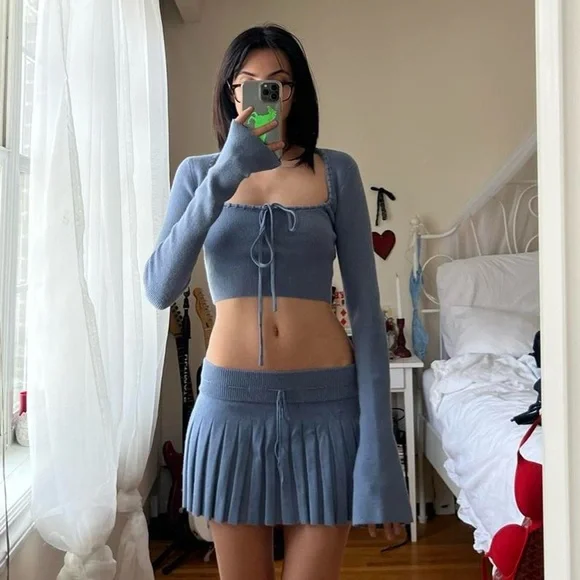Guizio set long sleeve crop top and baby Blue Pleated mini Skirt knit - Picture 7 of 14